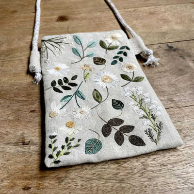 Floral Phone/Glasses Case Louise Embroidery Kit ~ Un Chat dans L'Aiguille