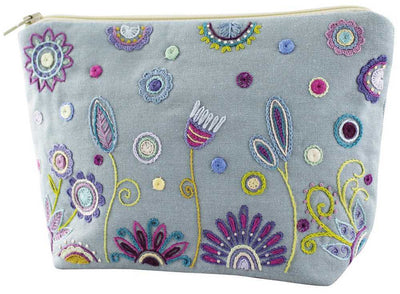 Floral Pouch Blue Embroidery Kit ~ Un Chat dans L'Aiguille