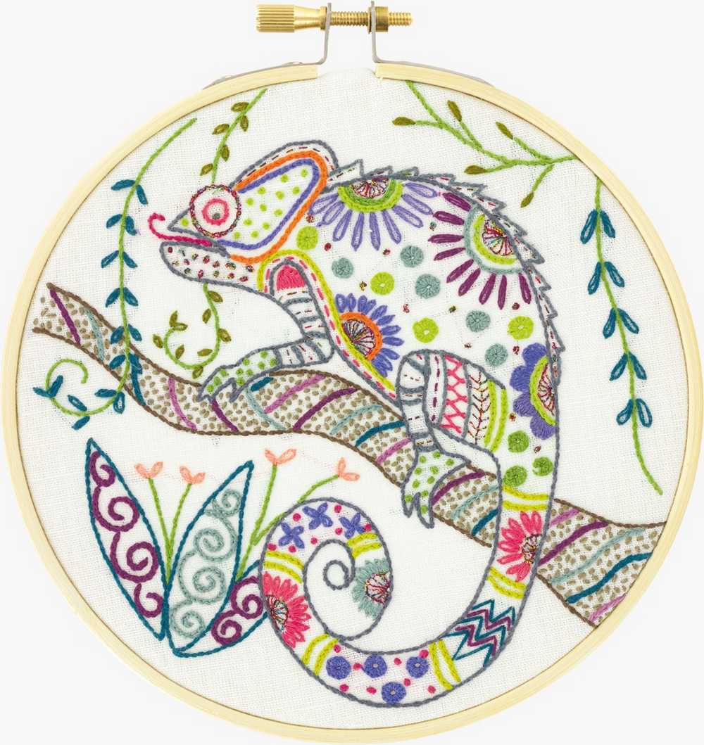 Leon the Chameleon (No hoop) Embroidery Kit ~ Un Chat Dans L'Aiguille
