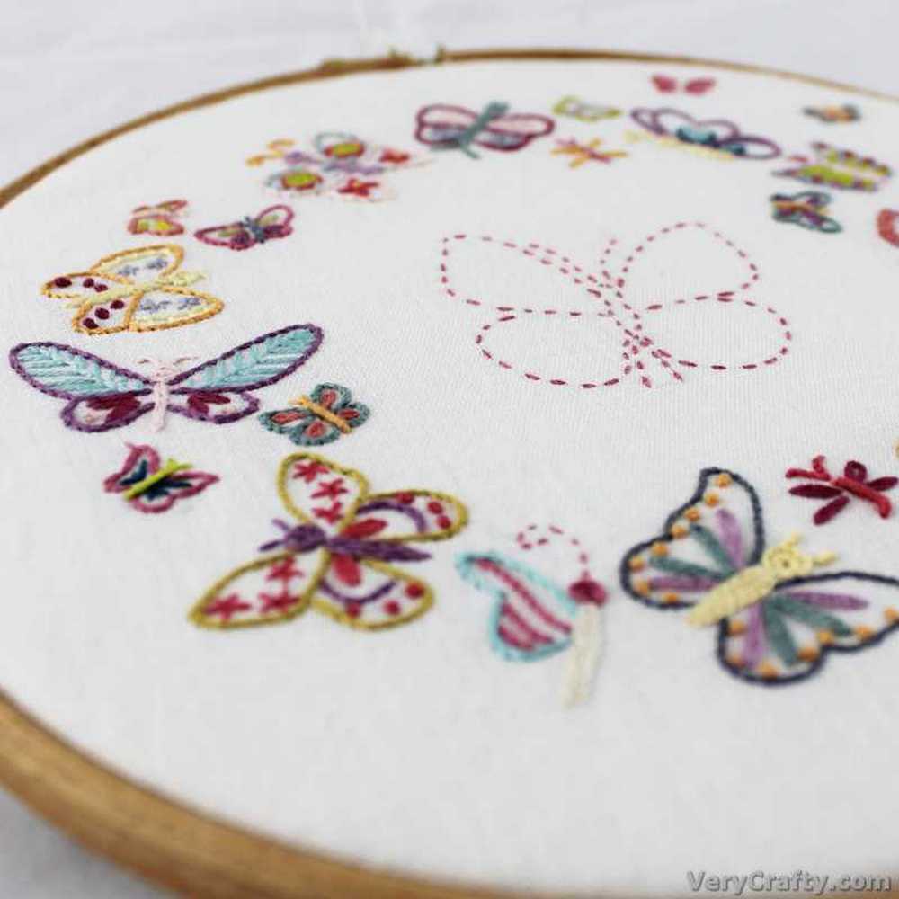 Zen Butterlies Embroidery Kit ~ Un Chat Dans L'Aiguille