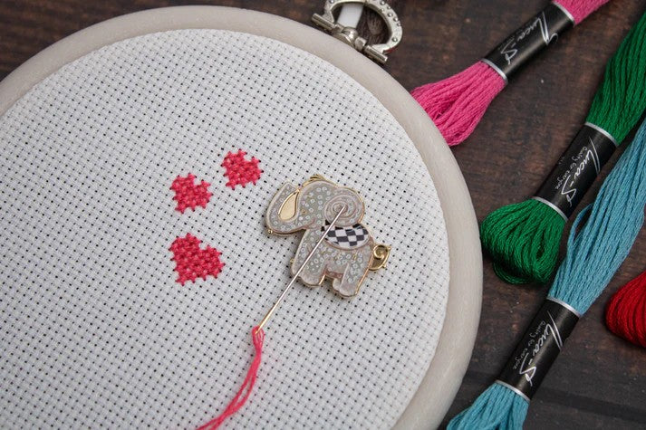 Elephant NEEDLE MINDER ~ Luca-S