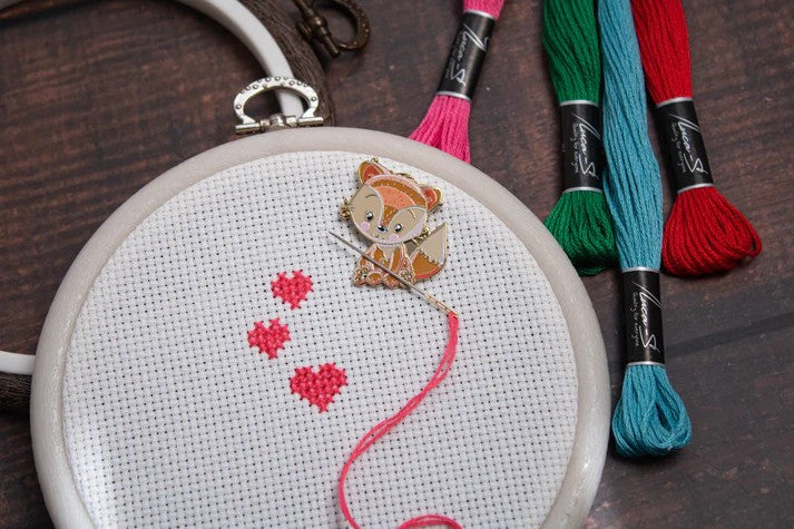 Fox NEEDLE MINDER ~ Luca-S
