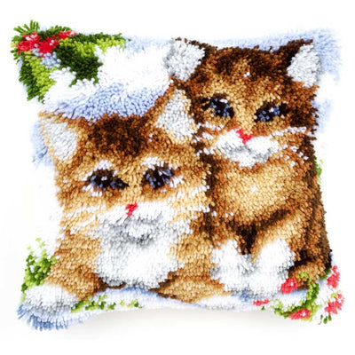 Cushion: Snow Cats Latch Hook Kit Vervaco
