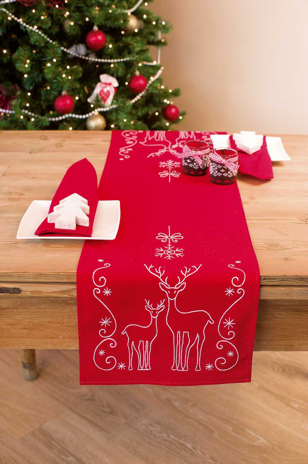 Runner: Deer / Crystals Embroidery Kit Vervaco