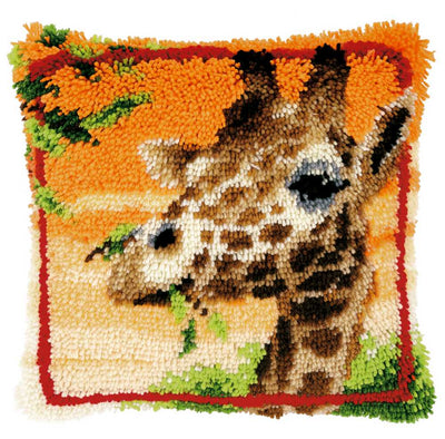 Cushion: Giraffe Eating Leaves Latch Hook Kit Vervaco