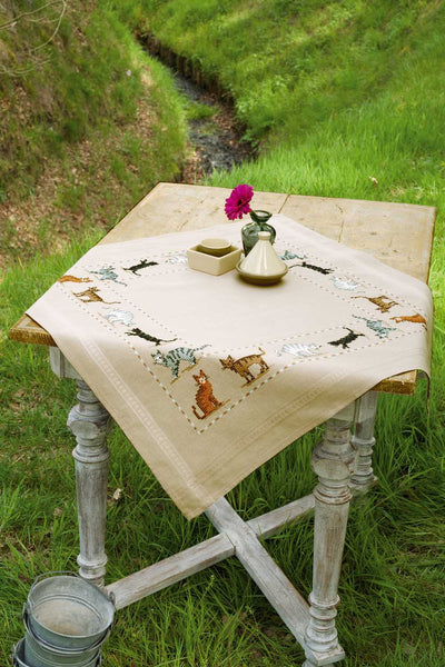 Tablecloth: Cats Embroidery Kit Vervaco