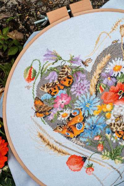 A Heart of Flowers Cross Stitch Kit ~ Lanarte (Evenweave)