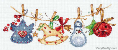 Christmas Garland Cross Stitch Kit ~ PANNA
