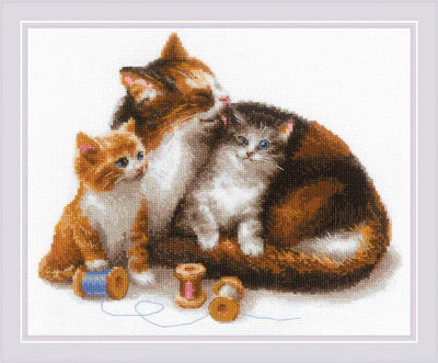 Riolis Cross Stitch Kit - Cat with Kittens