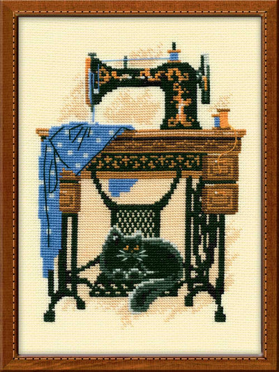 Riolis Cross Stitch Kit - Cat with Sewing Machine