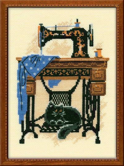 Riolis Cross Stitch Kit - Cat with Sewing Machine