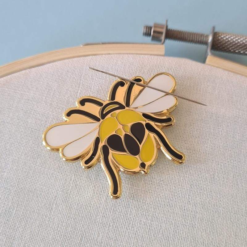 Bee NEEDLE MINDER ~ Paraffle Embroidery