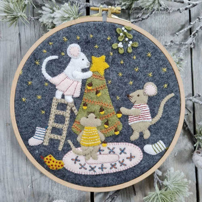Christmas with the Mouse Family Applique Hoop Kit - Corinne Lapierre