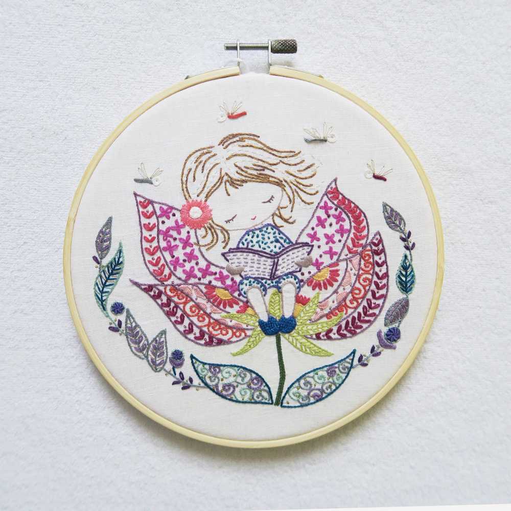Salome Reading Embroidery Kit ~ Un Chat Dans L'Aiguille