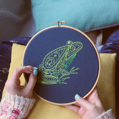 Frog Kit ~ Paraffle Embroidery