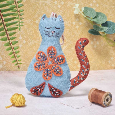 Folk Cat Felt Craft Mini Kit - Corinne Lapierre