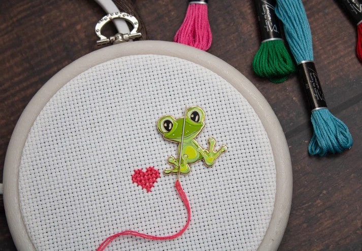 Frog NEEDLE MINDER ~ Luca-S