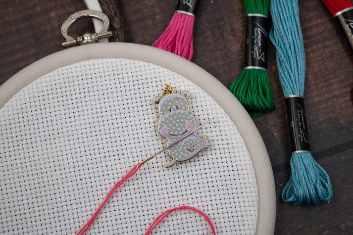 Hippo NEEDLE MINDER ~ Luca-S