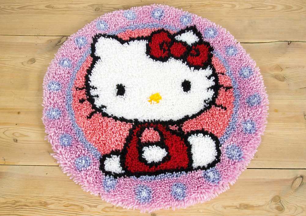 Rug: Hello Kitty Latch Hook Kit Vervaco