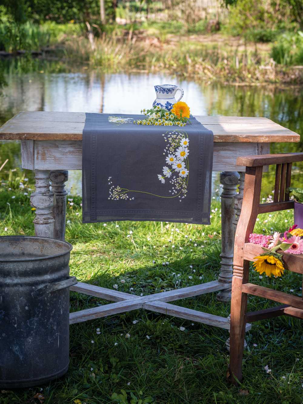 Vervaco Embroidery Kit - Daisies Table Runner