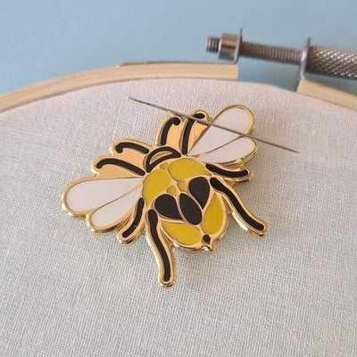 Bee NEEDLE MINDER ~ Paraffle Embroidery