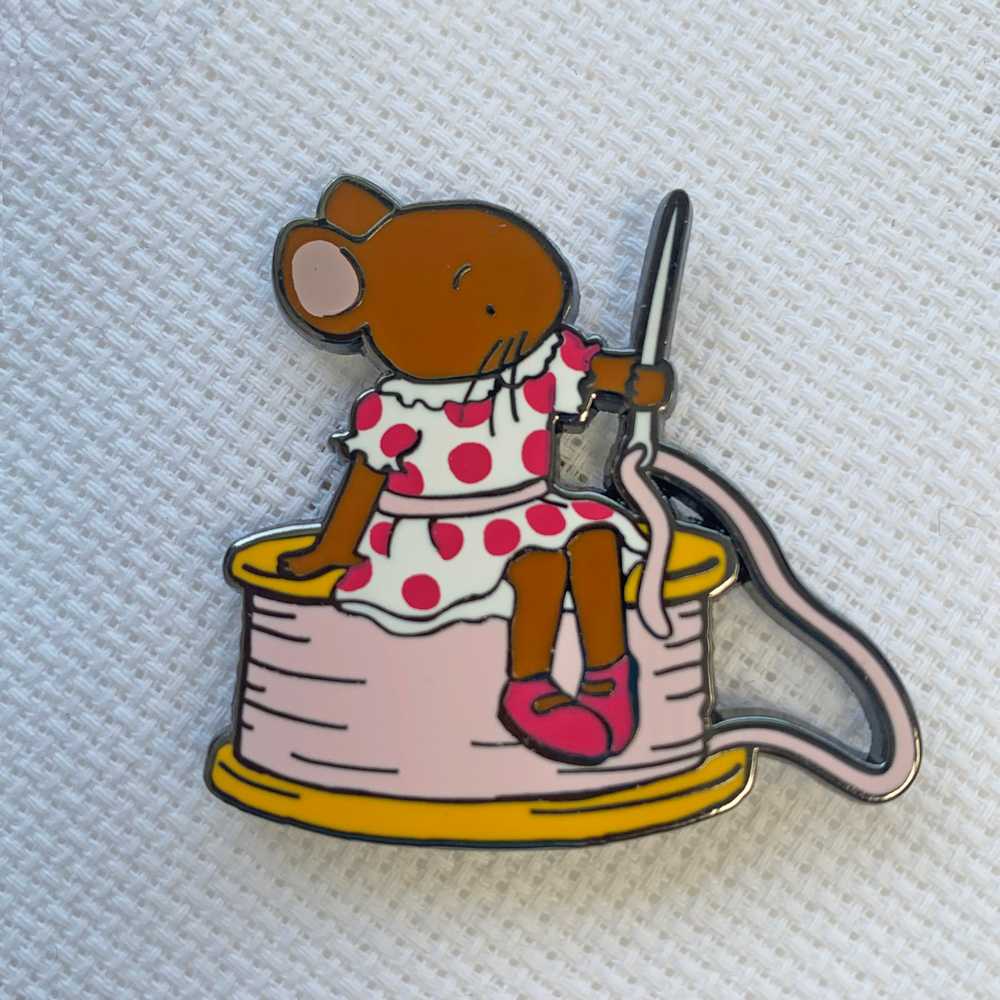 Sewing Mouse NEEDLE MINDER ~ Bothy Threads